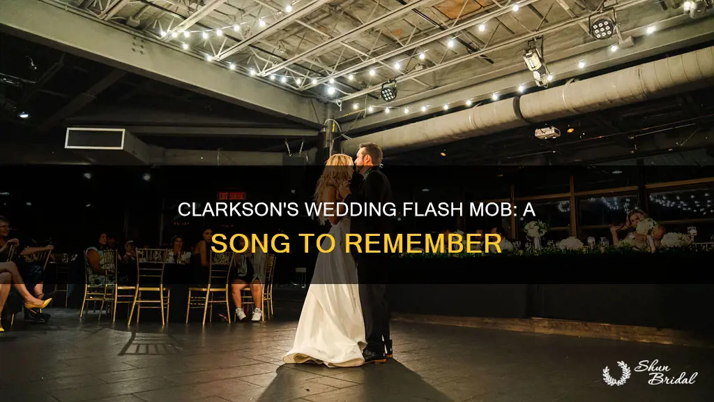 what was kelly clarkson song wedding flash mob