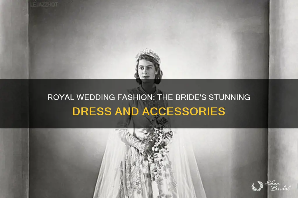 what was worn by the bride in the royal wedding
