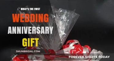 Celebrate Your First Wedding Anniversary: Traditional and Modern Gift Ideas