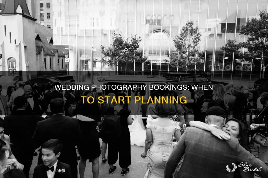 when do wedding photography bookings start