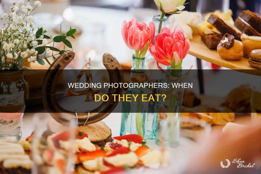 when does photographer eat at wedding