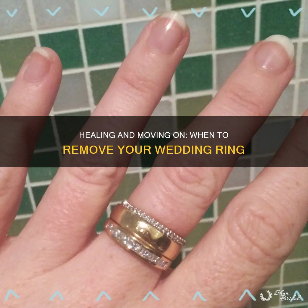 when should a widow take off wedding ring