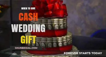 When to Give Cash as a Wedding Gift: Etiquette and Tips