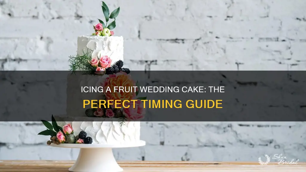 when to ice a fruit wedding cake