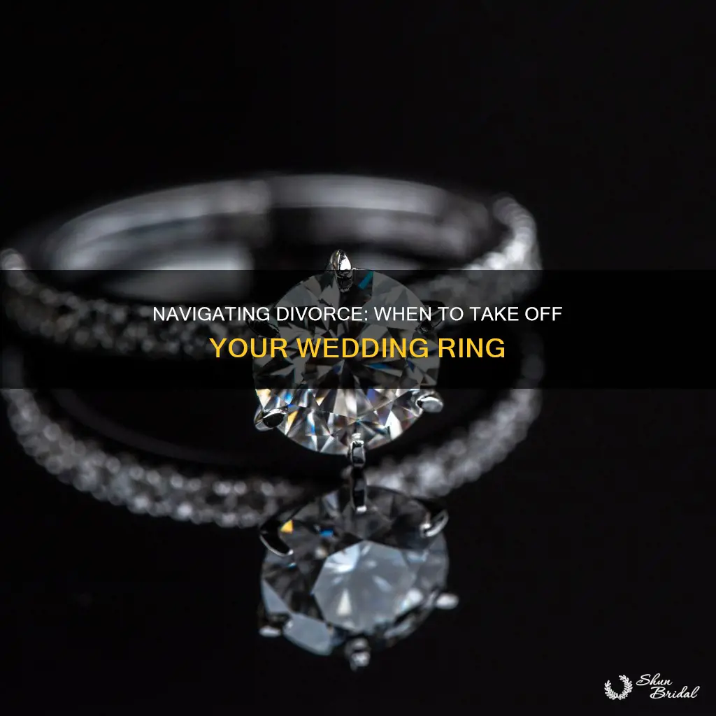 when to take off wedding ring divorce