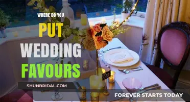 Creative Ways to Display Wedding Favors