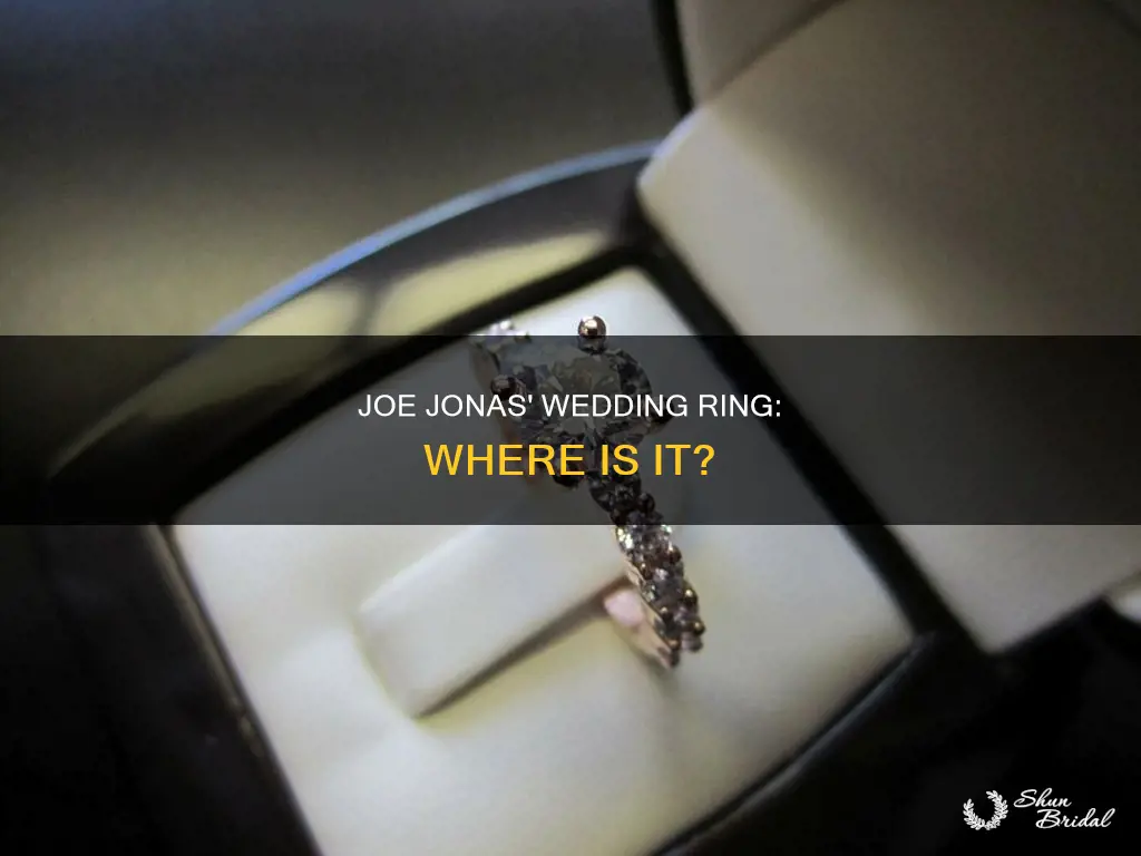 where is joe jonas wedding ring