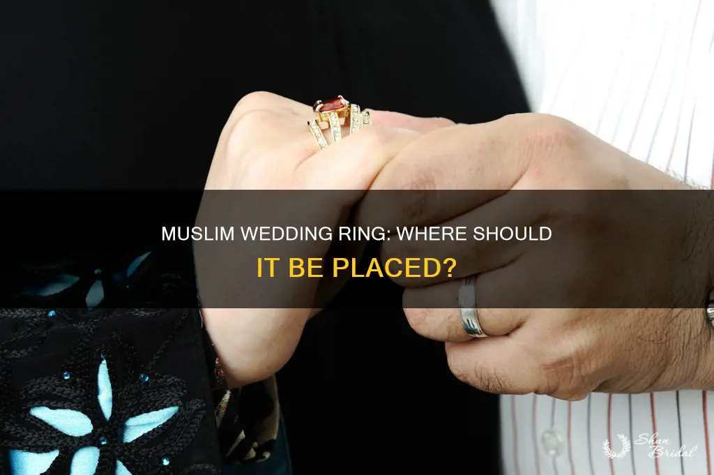 where to put the ring in muslim wedding