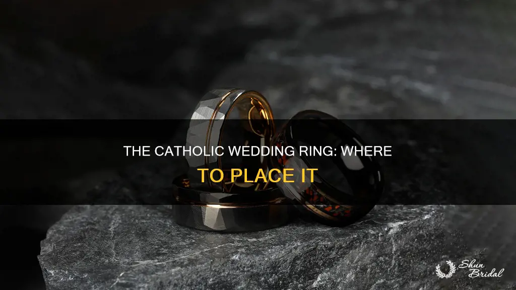 where to put the wedding ring in catholic