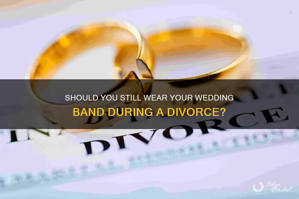 where wedding band while going through a divorce