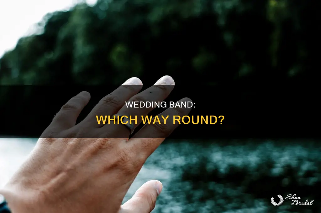 which way do you put a wedding band on