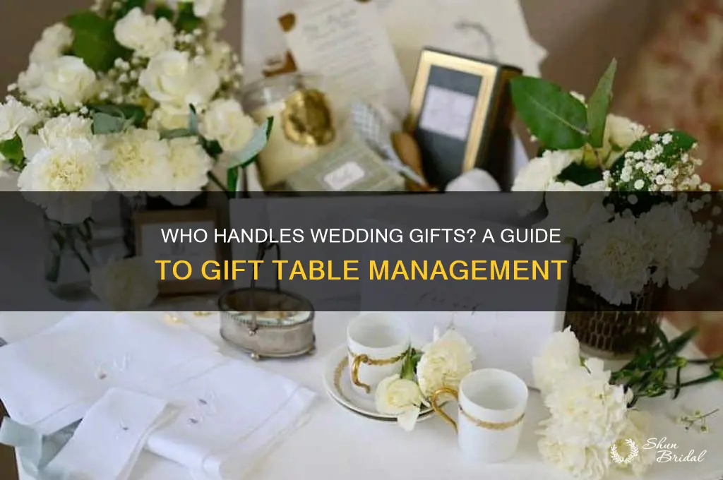 who manages the gift section at a wedding