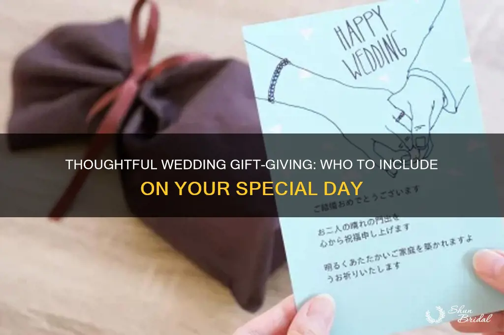 who should i give gifts to at my wedding