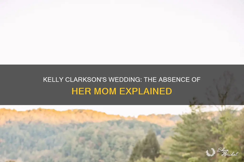 why did kelly clarksons mom not go to her wedding