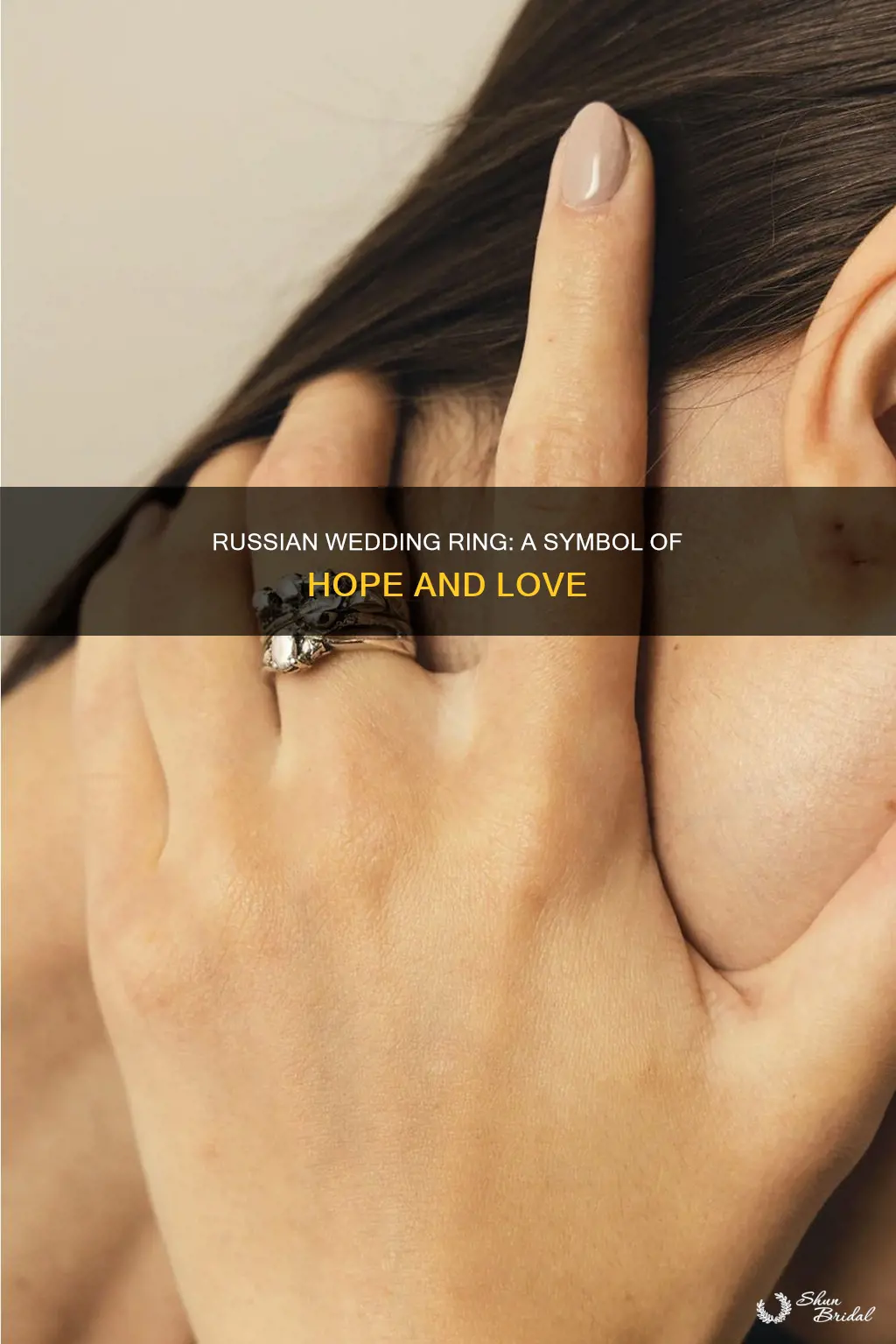 why would a divorced russian woman where her wedding ring