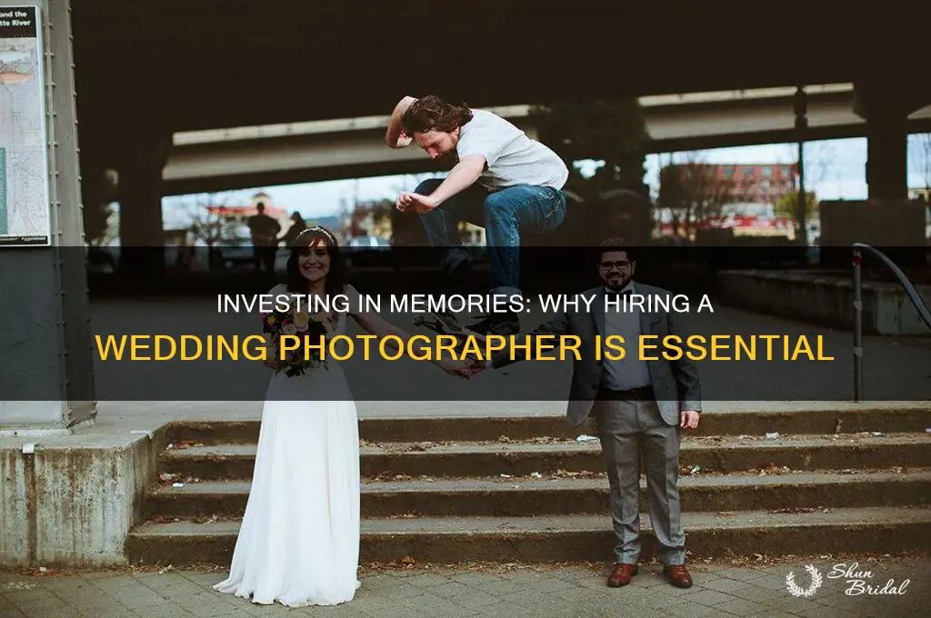 why you should pay for a wedding photographer